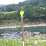 当社製木粉を使用して視線誘導標(デリネーター)を製作しました