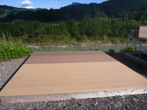 弊社製木粉を使用したウッドデッキ（平場・階段）の製作