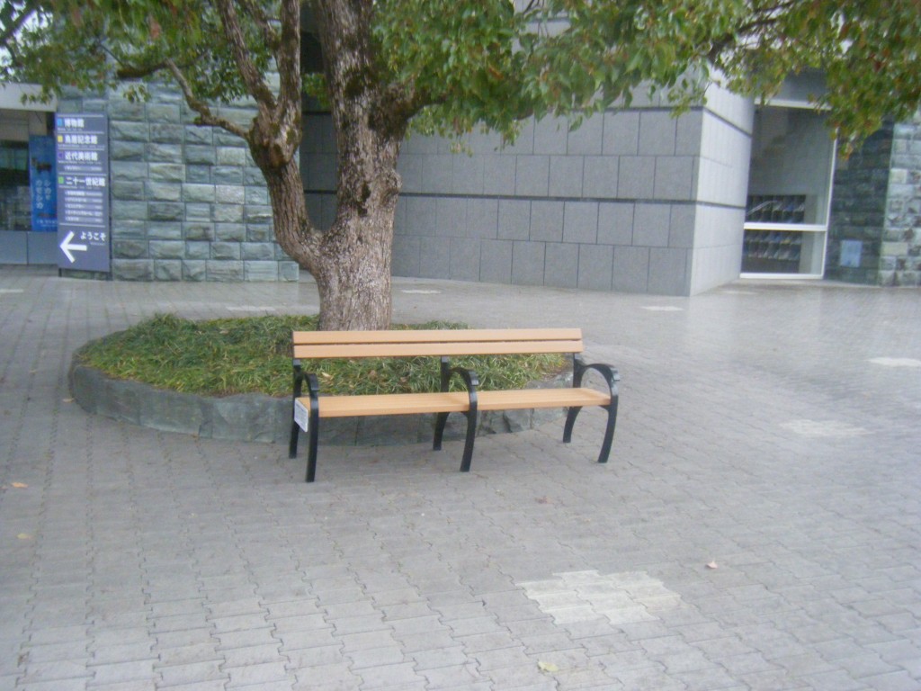 bench004