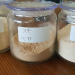 国産ヒノキ木粉の製造　ヒノキ木粉製品も開発中です！