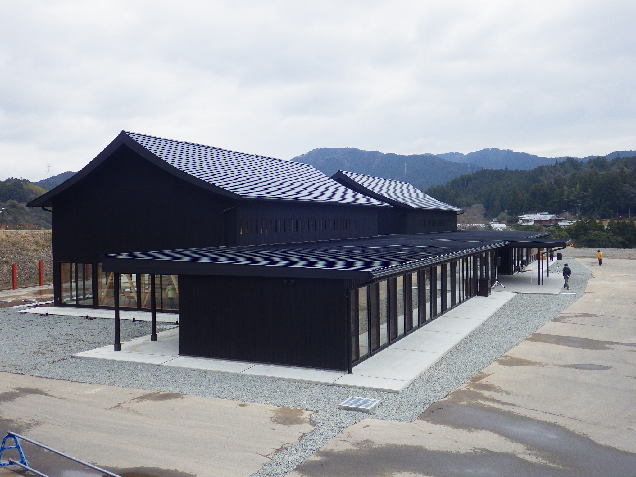 木粉工場の横にクールな木造建築登場! ~那賀町林業ビジネスセンター~