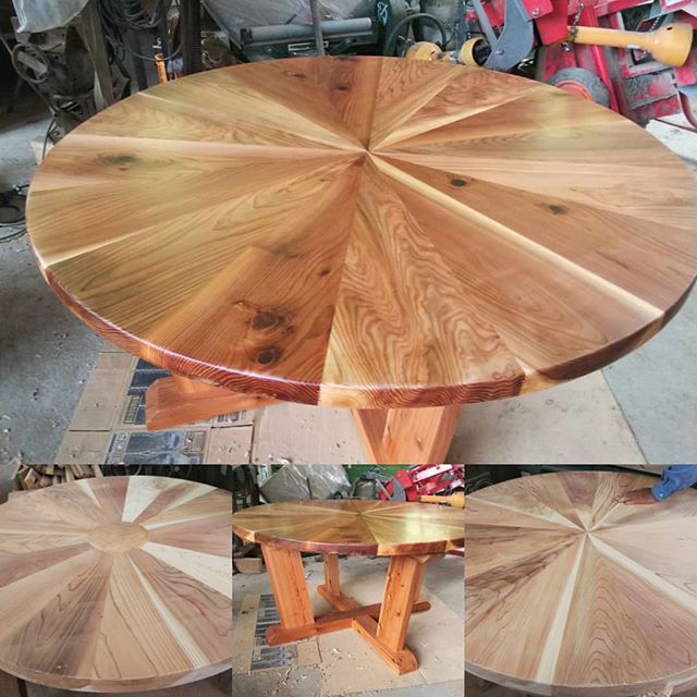 木頭杉の円卓テーブル