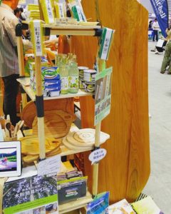 平井製材所 さんのしっかり支柱の棚 inモンベルフレンドフェア