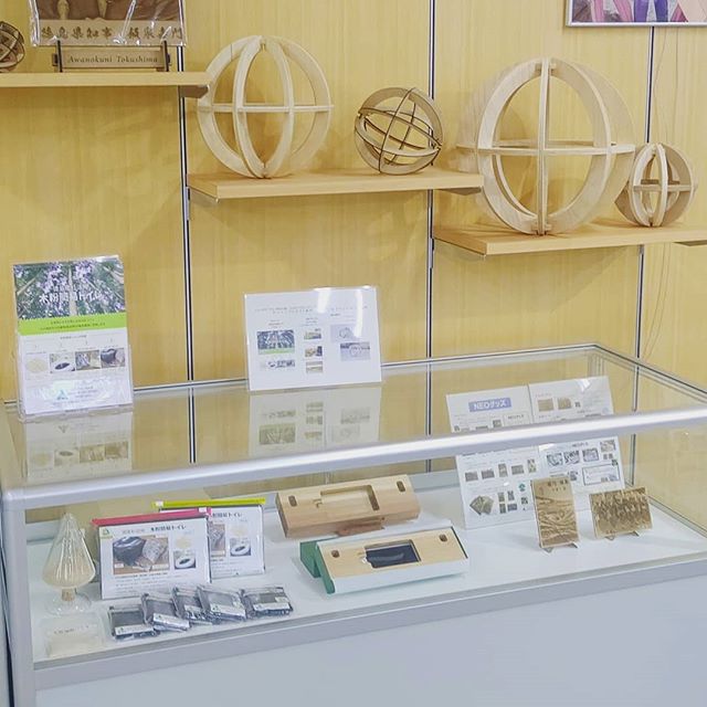 徳島県庁１階に木製品展示！