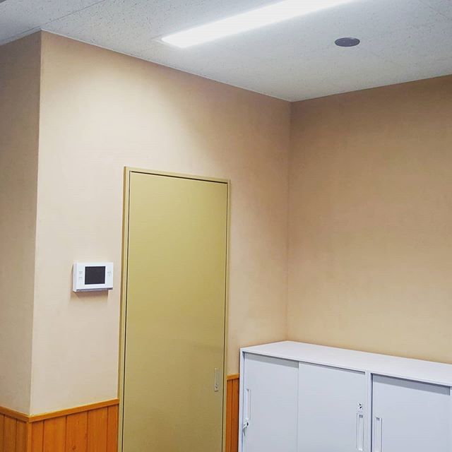 事務所に木粉の塗り壁を導入頂きました