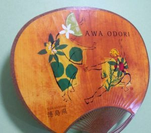 コロナを吹き飛ばせ！木粉うちわ