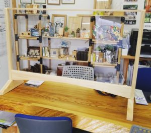 事務所も飛沫感染防止に取り組んでいます！