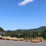 背板よ乾け~ 白色の杉木粉製造中