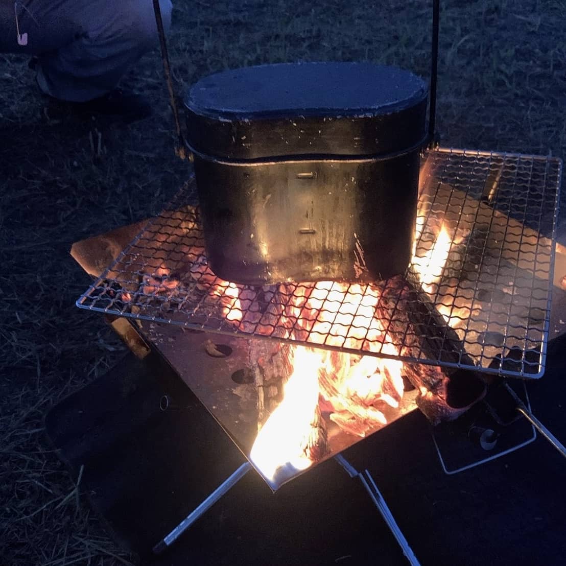 Let’s camp! 木頭杉の薪で米炊き