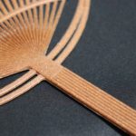 木粉Ecoうちわ 木頭杉の木粉がつぶつぶ