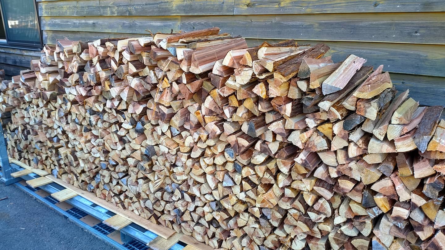 木頭杉の薪