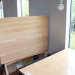 CAFE用のキャスター付きパーティション 片面は杉のホワイトボード!