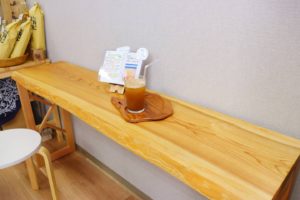 木頭杉のテーブル＠てのひらストアoteteさん