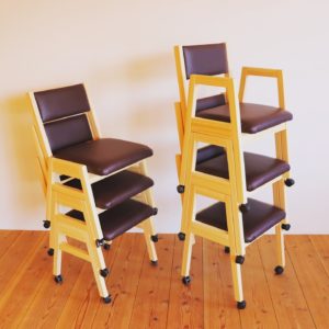 桧のチェア　クッション＆キャスター付きで快適にお仕事！