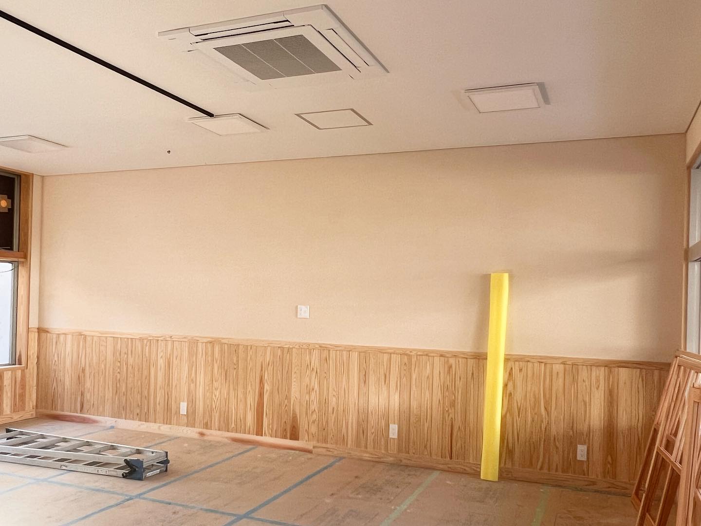 木粉の塗り壁Mokkun 桜谷小学校リノベーションに導入頂きました