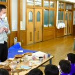 相生小学校 木育教室４ 木粉簡易トイレの実験