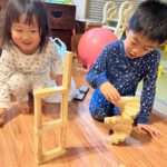 『木』に触れながら 想像力豊かにおっきくなってます