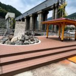 長安口ダム展望台 -地域材木粉活用のウッドデッキ-