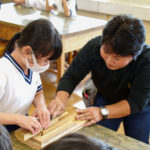 小学生むけ森林環境教育『木育教室』を実施しました（徳島新聞に掲載）