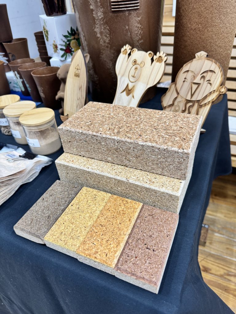 MOKU-FUN ブロック【木を楽しむ屋外・屋内用の木粉舗装ブロック】